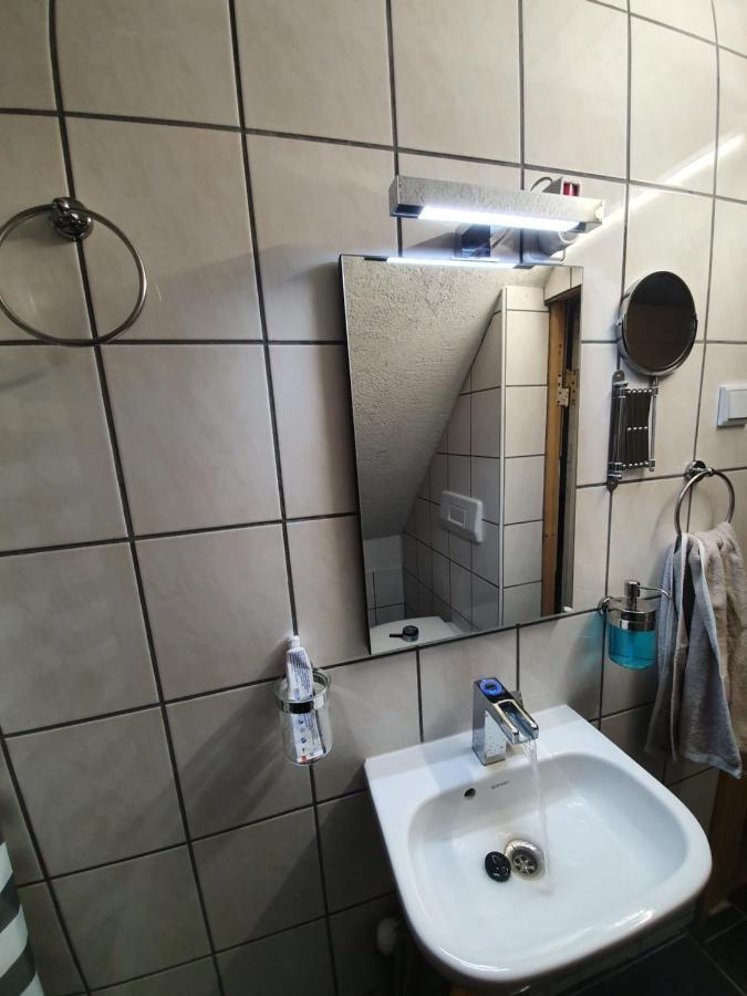 Dachgeschosswohnung In Neumuenster 2 Zimmer Ngoại thất bức ảnh