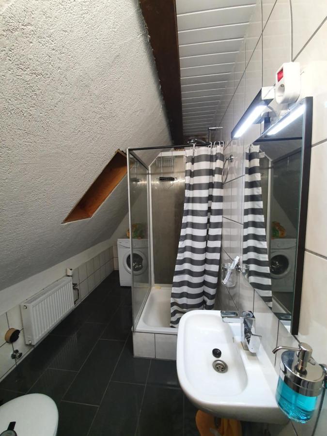 Dachgeschosswohnung In Neumuenster 2 Zimmer Ngoại thất bức ảnh