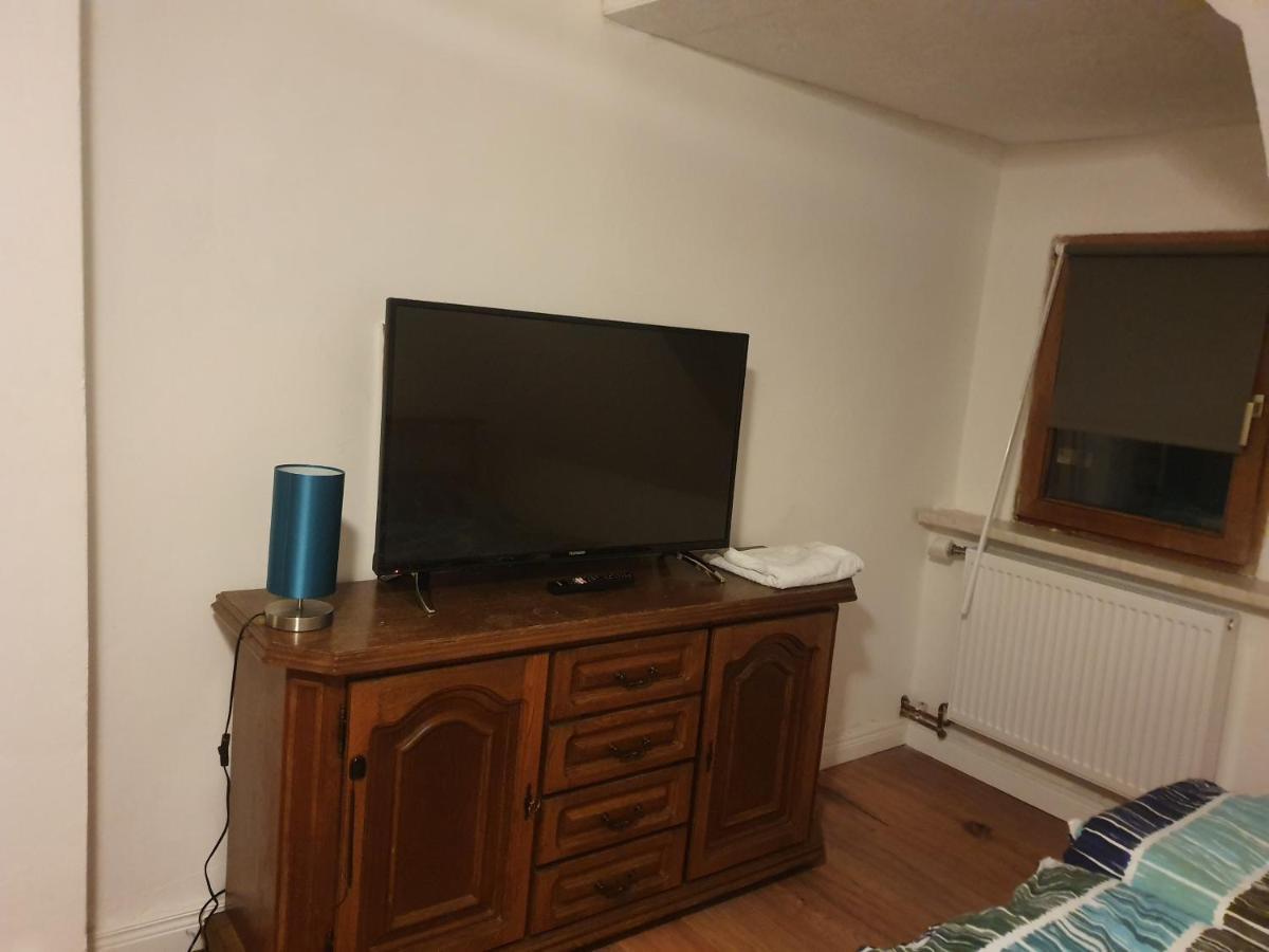 Dachgeschosswohnung In Neumuenster 2 Zimmer Ngoại thất bức ảnh